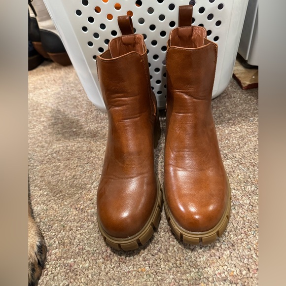Chelsea boots - Picture 1 of 3